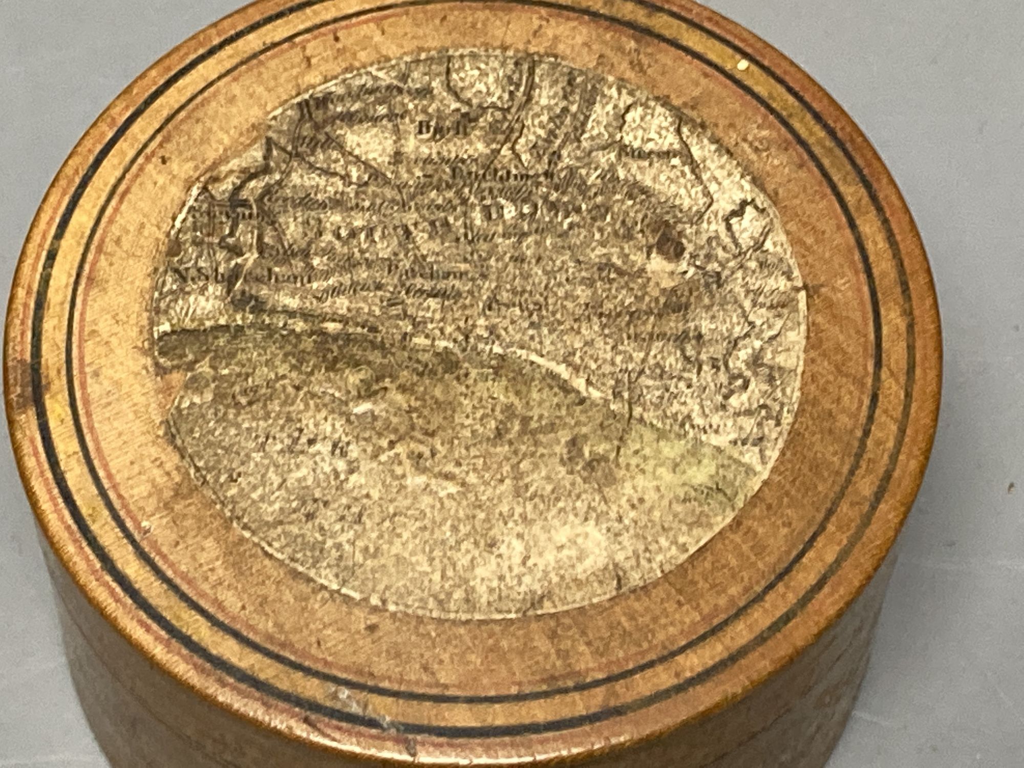 A rare early Tunbridge ware 'The Environs of Brighthelmstone' sycamore drum-shaped box, c.1800, 6.4cm diameter, (2)